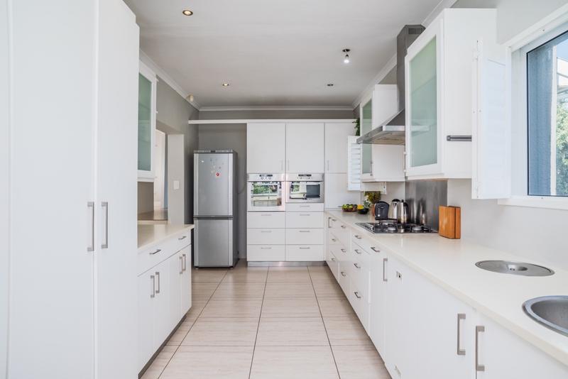 To Let 5 Bedroom Property for Rent in Crofters Valley Western Cape